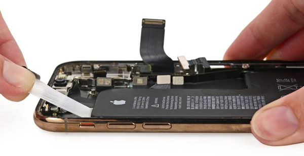 Замена батареи iPhone Xs
