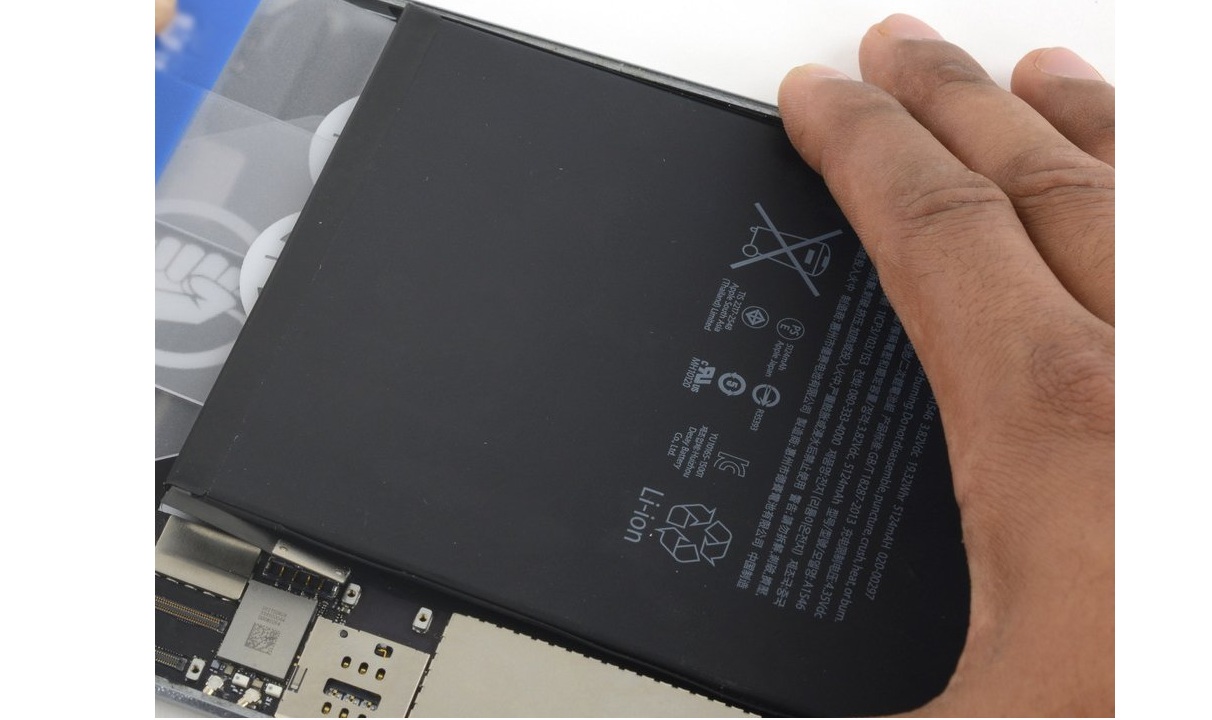 Замена батареи iPad mini 4 Retina