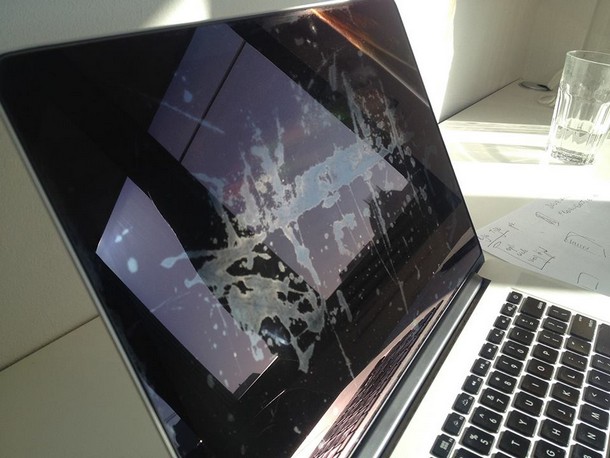 Повреждение антибликового покрытия MacBook Pro Retina - сервисный центр  Macsave